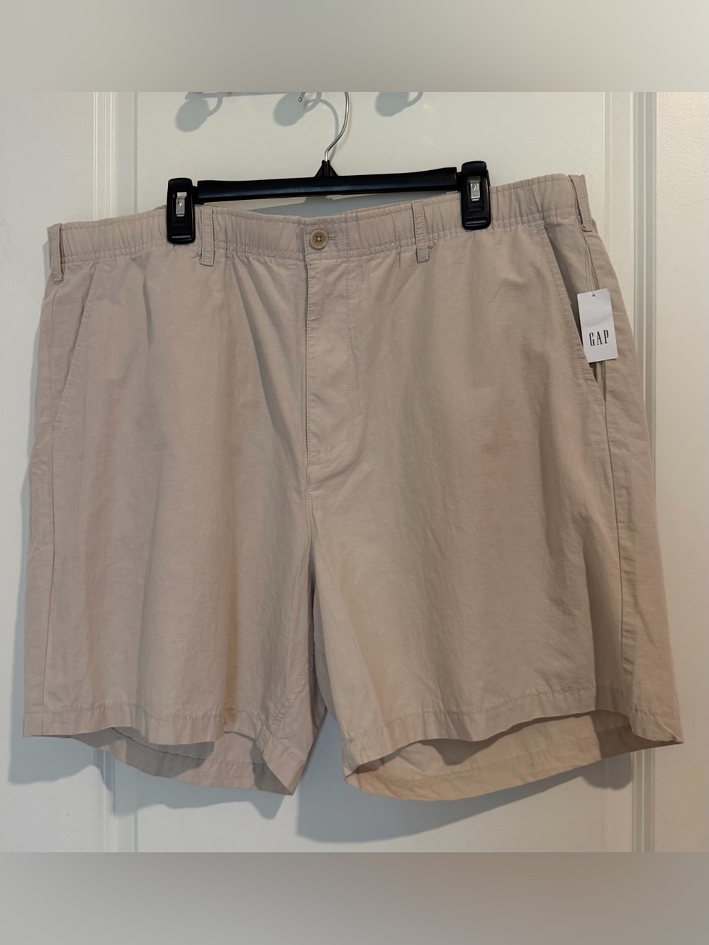 GAP Men’s Light Beige Flat-Front Chino Shorts